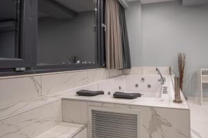 Koupelna v ubytování Sea & City LUXURY SUITE