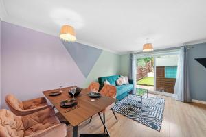 a living room with a table and chairs at Waterside House - Free Parking in Hoo