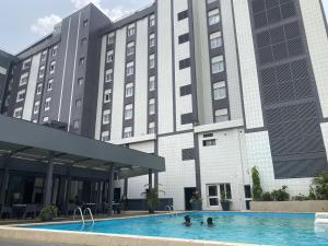 Bazén v ubytování Hotel Franco Yaounde nebo v jeho okolí