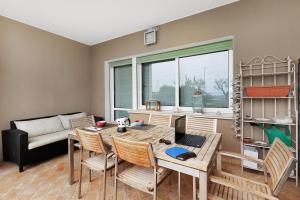 A seating area at Dani Apartment garda lake view