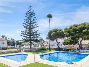 Bazén v ubytování GORGEOUS 31 LA GAVIOTA, ALCANTARA, WiFi, POOL nebo v jeho okolí