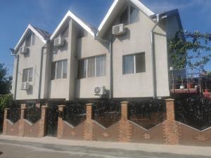 a building with a fence in front of it at PENSIUNEA EDWARD in Eforie Sud