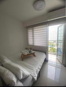 Postel nebo postele na pokoji v ubytování Yhanz Z Sea Residences