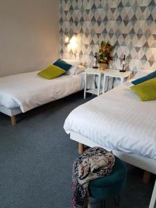 Ένα ή περισσότερα κρεβάτια σε δωμάτιο στο Hôtel Picardia