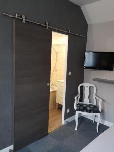 TV a/nebo společenská místnost v ubytování Hôtel Picardia