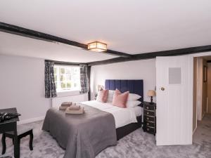 Postel nebo postele na pokoji v ubytování Battel Hall Cottage