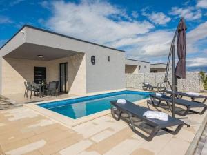Fotografia z galérie ubytovania Villas Resort in Vir with pool vo Viry
