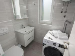 Fotografia z galérie ubytovania Villas Resort in Vir with pool vo Viry
