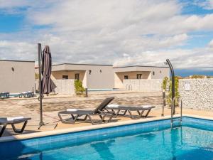 Fotografia z galérie ubytovania Villas Resort in Vir with pool vo Viry