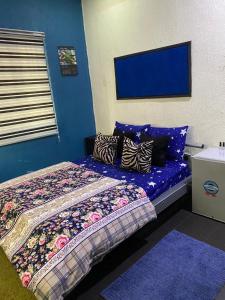 A bed or beds in a room at NUMBERS FLIPPERS SERVICES Apartment