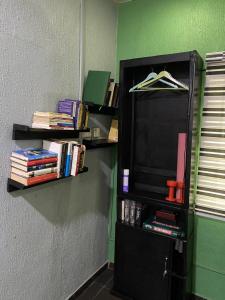 Perpustakaan di apartmen