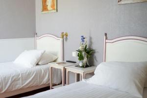 Postel nebo postele na pokoji v ubytování Hôtel Picardia