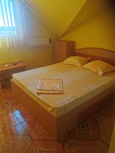 Postel nebo postele na pokoji v ubytování PENSIUNEA EDWARD