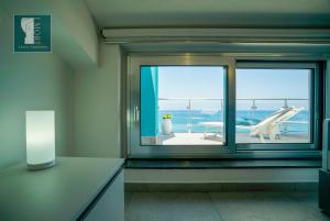 Fotografia z galérie ubytovania "I MORI LUXORY APARTMENTS" - Attico mansardato con incantevole vista mare v destinácii SantʼAgata di Militello