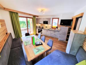 Televízia a/alebo spoločenská miestnosť v ubytovaní Ferienhaus Berghof