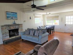 Posezení v ubytování Melbourne Beach Ocean Front house on 1.2 acres