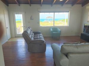 Posezení v ubytování Melbourne Beach Ocean Front house on 1.2 acres