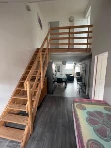 Posteľ alebo postele v izbe v ubytovaní F3 Duplex "O Meublé de Pithiviers" 2 chambres 8 personnes