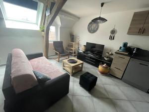 Kuchyňa alebo kuchynka v ubytovaní F3 Duplex "O Meublé de Pithiviers" 2 chambres 8 personnes