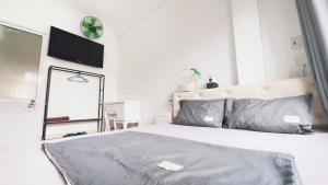 a bedroom with a bed and a tv on the wall at Cuccu homestay in Kiến An