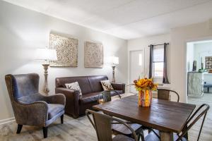 Χώρος καθιστικού στο Timber Condo Minutes from Downtown Gatlinburg