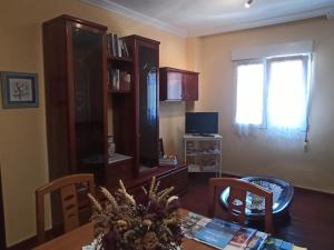 TV a/nebo společenská místnost v ubytování Les Playes, Cimavilla