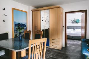 a dining room with a table and a bedroom at Apartments Margarethenbad in Rangersdorf