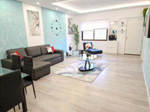 Posezení v ubytování Daniel Beachfront, 2 Rooms Wifi Free