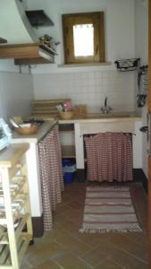 a kitchen with a sink and a counter top at Appartamento con vista panoramica in Pienza