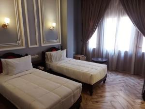 Ένα ή περισσότερα κρεβάτια σε δωμάτιο στο Cosmopolitan hotel