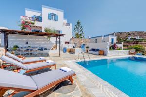 Bazén v ubytování Cycladic Aura - Traditional Holiday Cottage nebo v jeho okolí