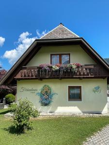 a house with a balcony with flowers on it at Ferienhaus Mörtl in Tröpolach