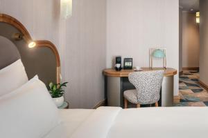 Allure Hotel & Residence Prague客房内的一张或多张床位