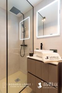 a bathroom with a shower and a sink at Urbanlux Olimpia Superior in Albacete