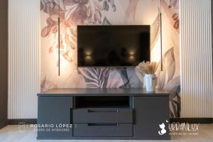 a living room with a tv on top of a desk at Urbanlux Olimpia Superior in Albacete