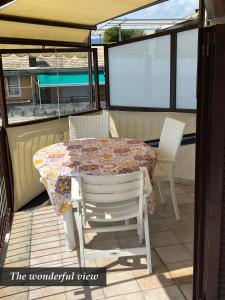 Kép NAUTILUS VISTA MARE MOZZAFIATO a 180 GRADI- POSTO AUTO PRIVATO - 2 CAMERE MATRIMONIALI più 1 DIVANO LETTO SINGOLO-SKY,NETFLIX-WIFI 200MG szállásáról Rapallóban a galériában