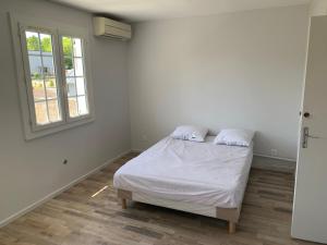 Postel nebo postele na pokoji v ubytování Maison 2 chambre, salon, 5 couchage 57 rue du drain 95480 Pierrelaye