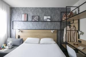 Postel nebo postele na pokoji v ubytování ibis Gap Centre