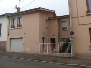 a house on the side of a street at STUDIO au sud de Lyon à Oullins in Oullins