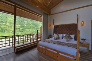Postel nebo postele na pokoji v ubytování SHIRAR RESORT AND SPA