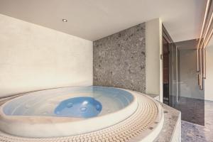 a bath tub with a blue ball in a bathroom at Domaine Sur Les Sarts in Ohey