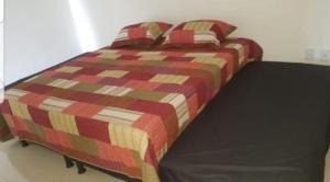 Кровать или кровати в номере Village Duplex, Vilas do Atlântico