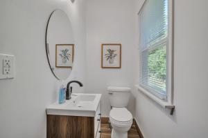 Fotografie z fotogalerie ubytování Pet Friendly 5BR Home near Downtown Detroit v destinaci Detroit