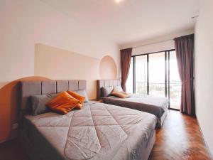 a bedroom with two beds and a large window at THE LANDMARK BY KATANA New 3BR Grand Seaview Homestay at Gurney 无敌海景三房套房 in Tanjung Bungah