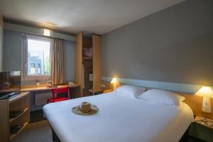 Postel nebo postele na pokoji v ubytování ibis Gap Centre