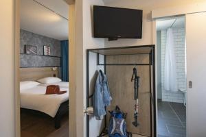 Postel nebo postele na pokoji v ubytování ibis Gap Centre