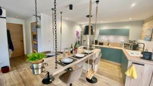 Cuisine ou kitchenette dans l'établissement La Grange - Gîte de Prestige La Rochelle