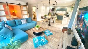 Télévision ou salle de divertissement dans l'établissement La Grange - Gîte de Prestige La Rochelle