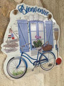 Vélo sur le terrain de l'établissement La Grange - Gîte de Prestige La Rochelle ou dans les environs