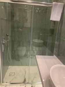 A bathroom at A-13 Luxury Rooms at Monastiraki Railway Station